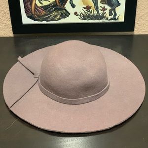 Super floppy wool hat. Lavender grey SUPER CUTE ON